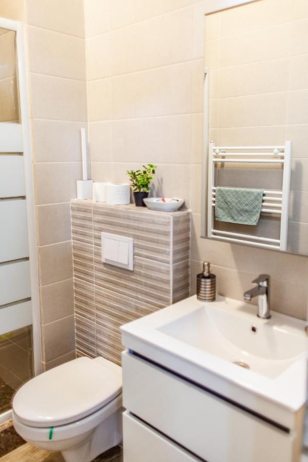 Modern Studio In The Heart Of Iasi Luaran gambar