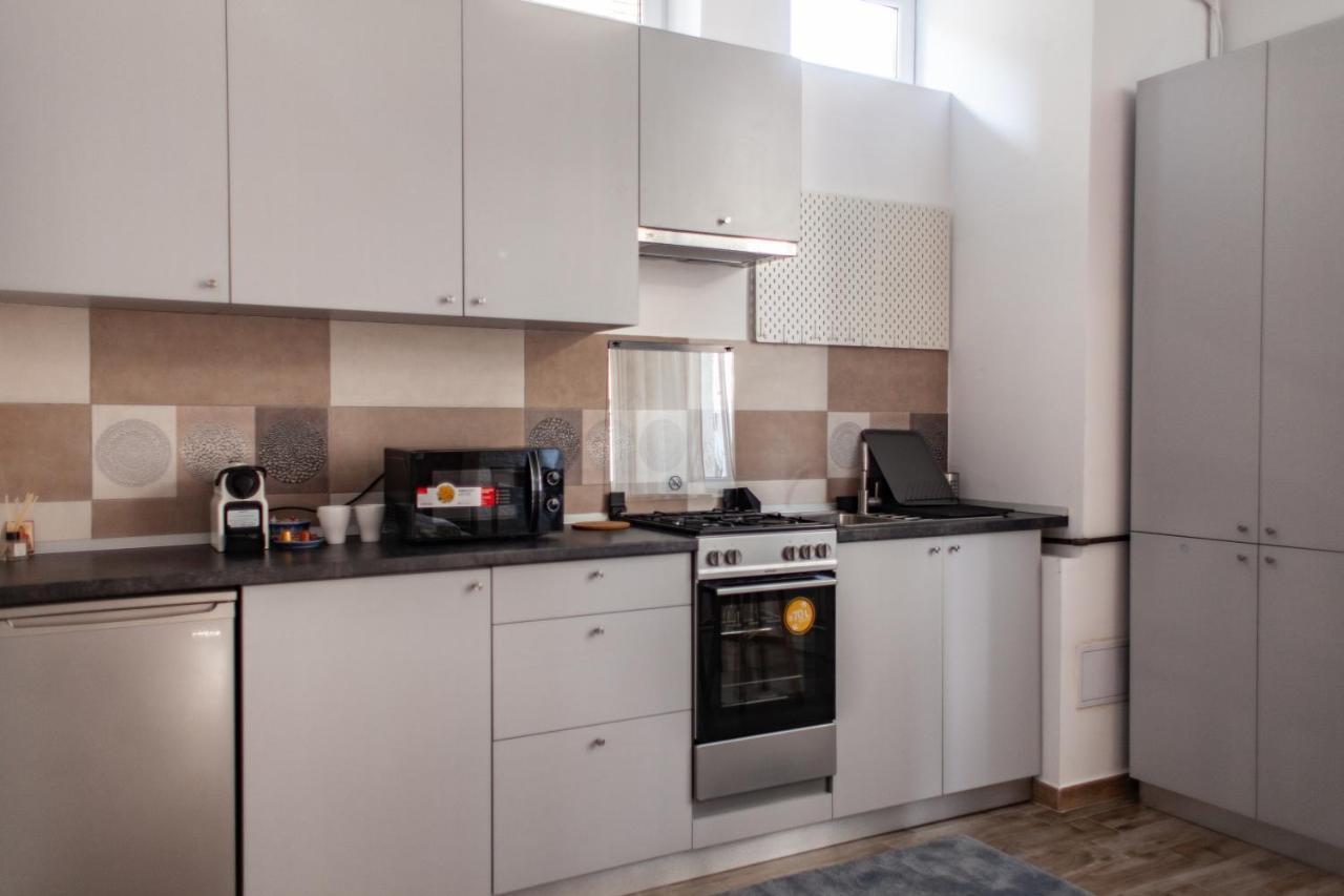Modern Studio In The Heart Of Iasi Luaran gambar